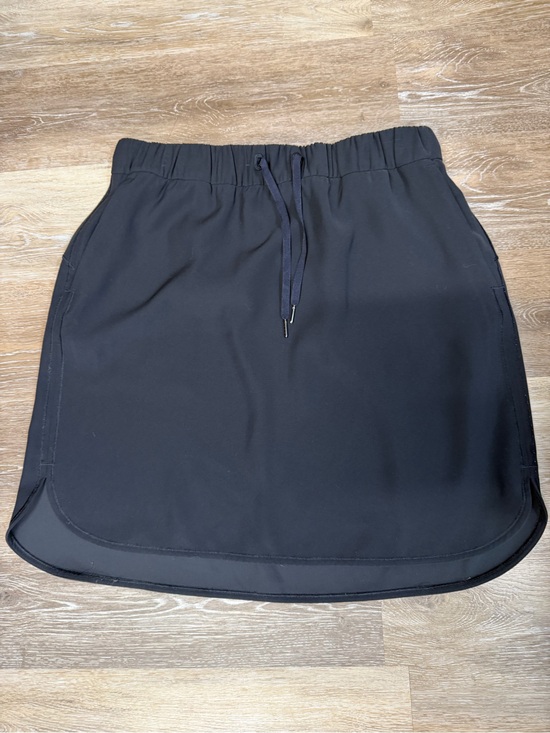 lululemon athletica Dresses & Skirts - Lululemon Athletica Skirt Womens Size12 Black On The Fly Travel Modest Packable